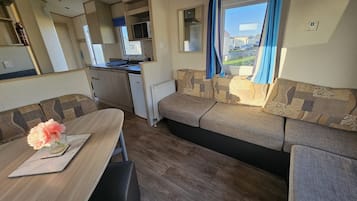 小屋 | 客廳 | 電視、壁爐