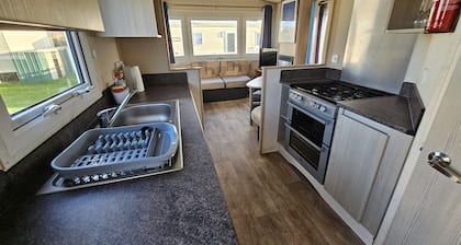 2 Bed Caravan Leanne Centeal Heated