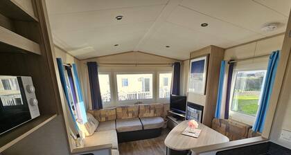 2 Bed Caravan Leanne Centeal Heated