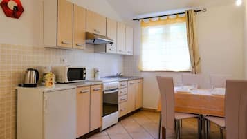Mobile Home | Private kitchen | High chair