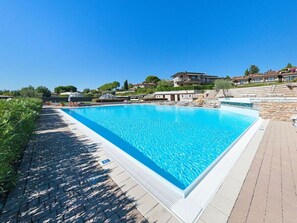 Utendørsbasseng
