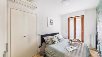 1 Schlafzimmer, individuell eingerichtet, Bügeleisen/Bügelbrett