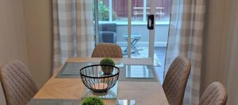 3 BED HOUSE, UPTO 5 GUESTS