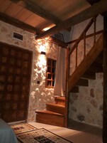 Quarto quádruplo família, sacada, vista para o jardim | Área de estar