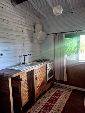 Romantische vierpersoonskamer, balkon, uitzicht op tuin | Beddengoed