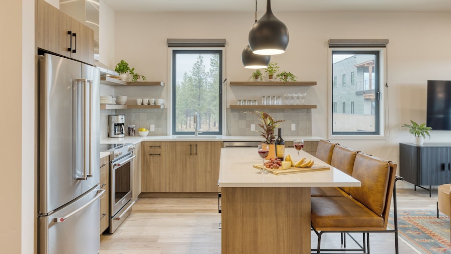 The Aerie Suites by AvantStay – Modern Comfort with Mountain Views