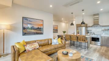 House, 3 Bedrooms | Living area | 45-inch Smart TV with digital channels