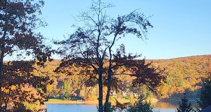 Spacious Family Gem ~ Scenic Lake Views ~ Hot Tub!