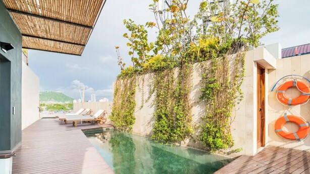 2 piscinas al aire libre