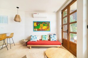 Apartment, Balcony, City View | Living area