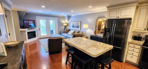 The Loft at the Old Mill-Cozy 2-bedroom Loft in charming Pigeon Forge!