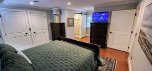 2 chambres, fer et planche à repasser, Wi-Fi, draps fournis