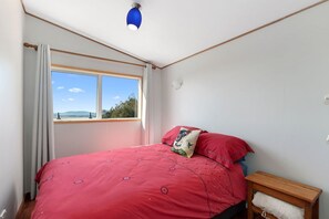 4 bedrooms, iron/ironing board, free WiFi - TOTARA RIDGE - A Private Escape with Ocean views
Autumn/Winter Specials Book Now (Ruakaka)