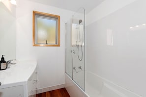 Shower, soap, toilet paper - TOTARA RIDGE - A Private Escape with Ocean views
Autumn/Winter Specials Book Now (Ruakaka)