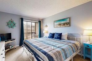 3 bedrooms, iron/ironing board, Internet, bed sheets - Oceanview condo with pool, hot tub, private balcony & beach access (North Myrtle Beach)