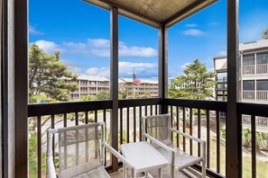 Property grounds - Oceanview condo with pool, hot tub, private balcony & beach access (North Myrtle Beach)