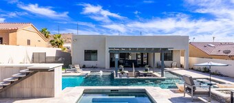 Havasu Peruvian - Resort Style Home, Swim Up Bar, Spa, FirePit