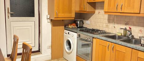 Micro-ondes, four, lave-vaisselle