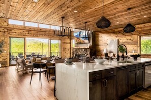 Interior - POOL/Hot Tub/Theater/Game Room/Fire Pit - Sanctuary at Kettle Creek (Pittman Center)