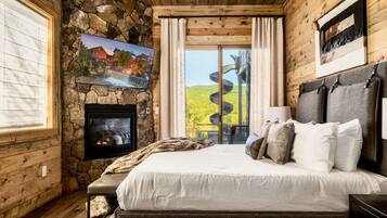 5 bedrooms, desk, iron/ironing board, travel crib