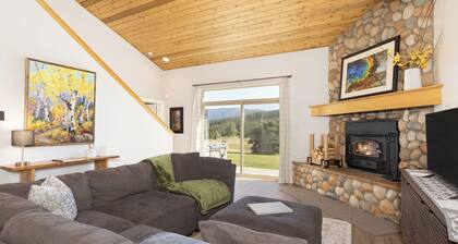 New listing! Recently updated chalet in Big Sky. Hot tub & close to town center!