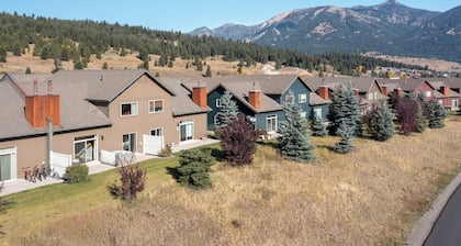 New listing! Recently updated chalet in Big Sky. Hot tub & close to town center!