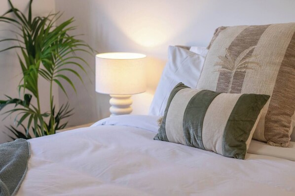 3 dormitorios, tabla de planchar con plancha, wifi gratis y ropa de cama