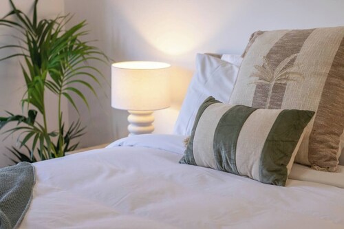 Welcome to your home away from home, perfectly located across from Wimmera Hospital in Horsham