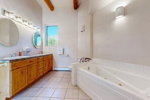 Hair dryer, towels - Woody Creek Home with 3BR + Kids Room (Woody Creek)