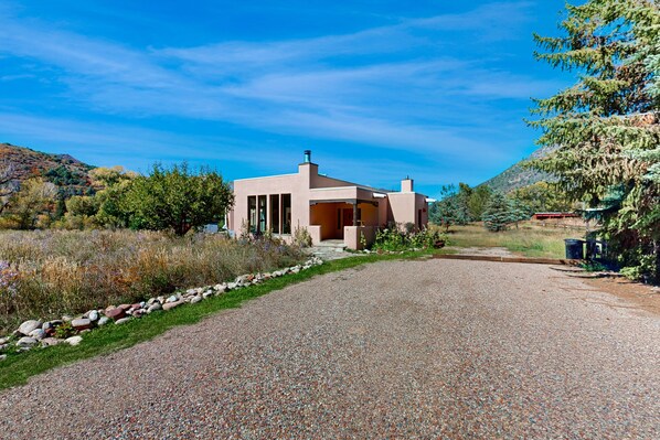 Exterior - Woody Creek Home with 3BR + Kids Room (Woody Creek)