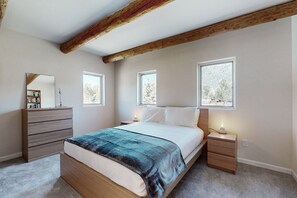 3 bedrooms, iron/ironing board, Internet, bed sheets - Woody Creek Home with 3BR + Kids Room (Woody Creek)