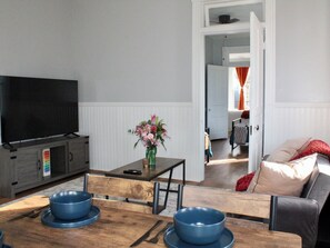 Smart TV, fireplace - Perfect Holiday Retreat Steps from Downtown RVA (Richmond)