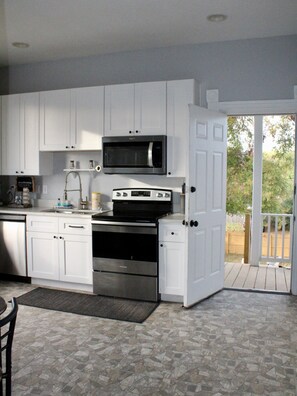 Fridge, microwave, oven, stovetop - Perfect Holiday Retreat Steps from Downtown RVA (Richmond)