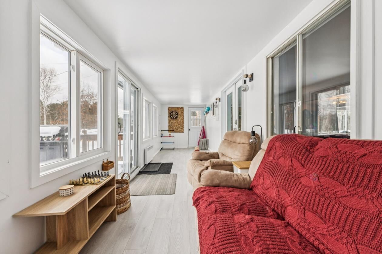 Smart-TV, peis, bøker og printere