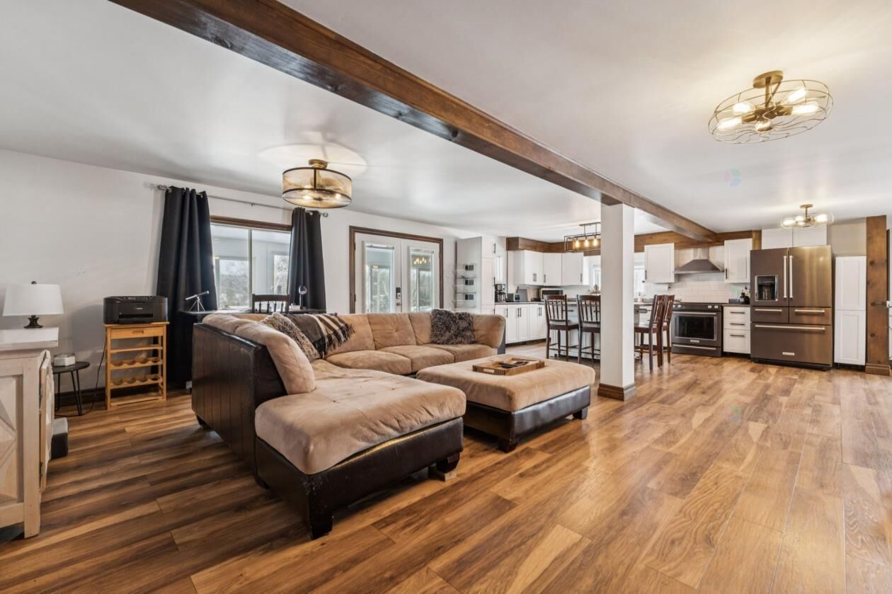 Smart-TV, peis, bøker og printere