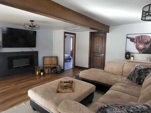 Smart TV, fireplace, books, printers - Charming waterfront cottage - pets welcome! (Cayamant)