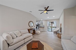 スマートテレビ、暖炉、テレビゲーム、テーブルサッカー台