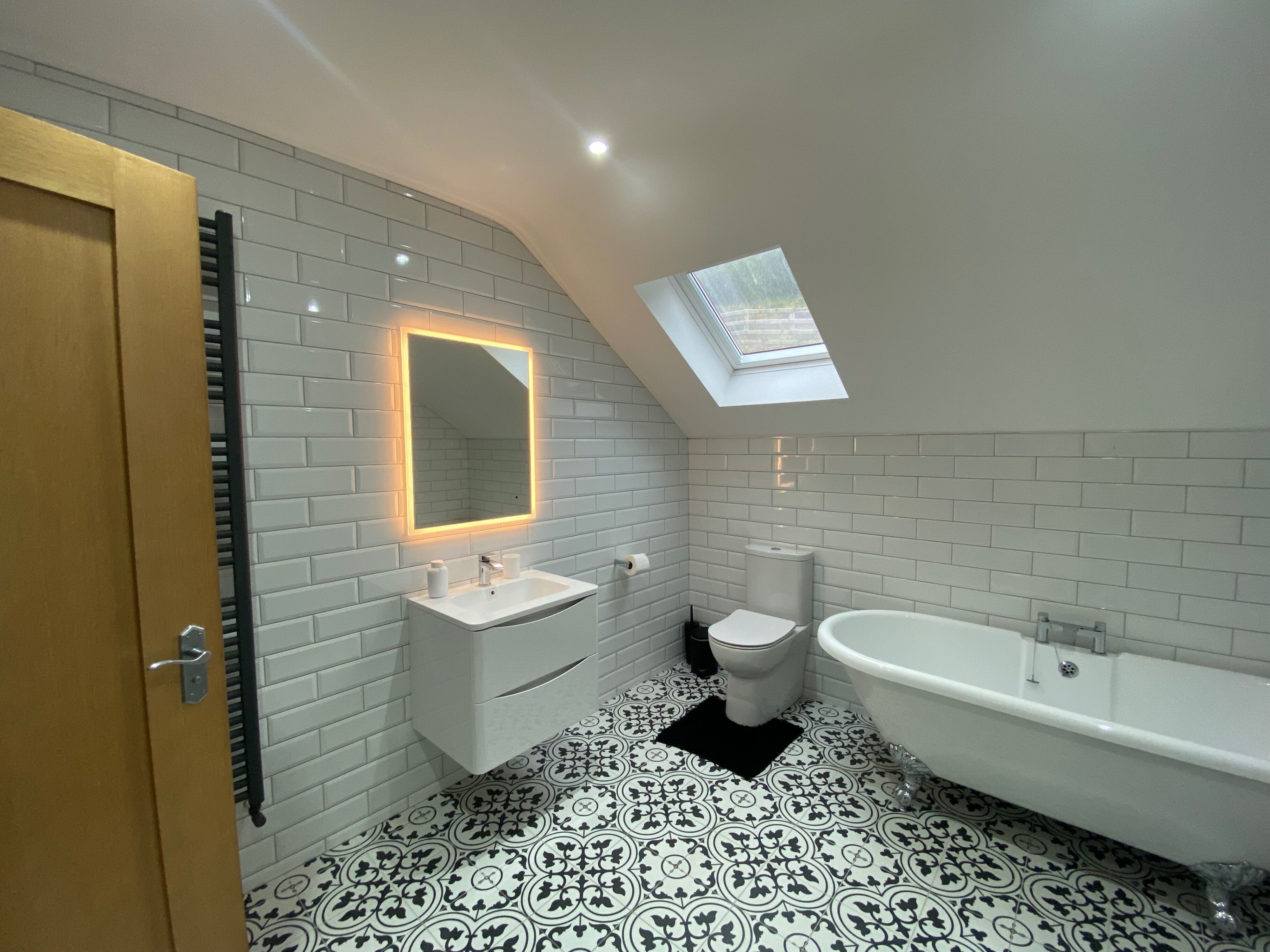 House | Bathroom | Separate bathtub and shower, deep-soaking bathtub, free toiletries