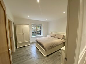 Casa | 6 dormitorios, tabla de planchar con plancha, wifi gratis y ropa de cama