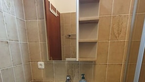 Bathroom - Muschelweg 10 Comfortable Holiday Residence (Norden)
