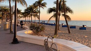 A beach with palm trees, a bike rack, and a pedestrian path. - Unforgettable Family Fun at Marriott’s BeachPlace Towers- 2 Bedroom Villa (Fort Lauderdale)