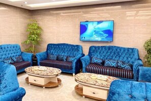 Lobby-lounge