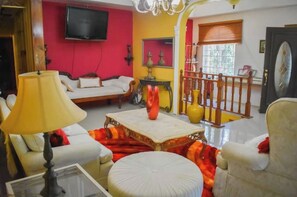 Living area - Tropical Treasure: 4 BR Oasis in the Hills of JA (Mandeville)