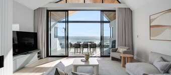 202Espy: DUNE~Sleeps 8~Brand new luxury beachfront