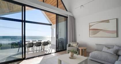 202Espy: DUNE~Sleeps 8~Brand new luxury beachfront