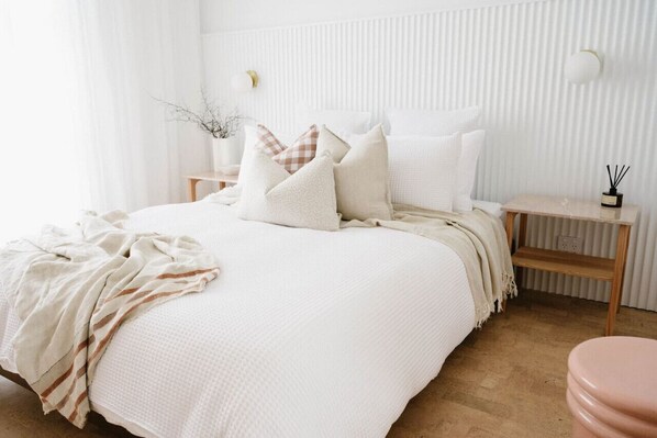 3 bedrooms, travel cot, WiFi, bed sheets