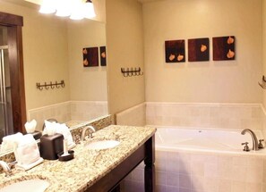 Shower, jetted tub, hair dryer, towels