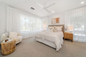 4 bedrooms, iron/ironing board, travel crib, WiFi - The Grape Escape~ Location & style on Shiraz Trail (McLaren Vale)