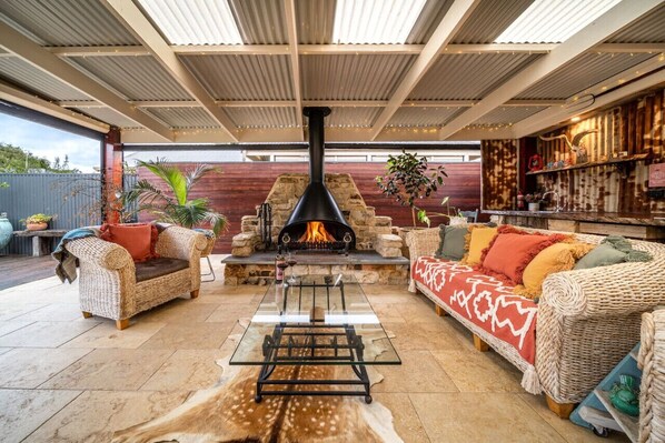 Terrace/patio - Laurant's Cottage~cute & cosy rustic entertainer (McLaren Vale)
