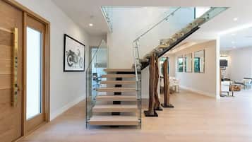 Luxury Villa, Multiple Beds, Pool Access, Pool View (Cumpston Oasis) | Interior